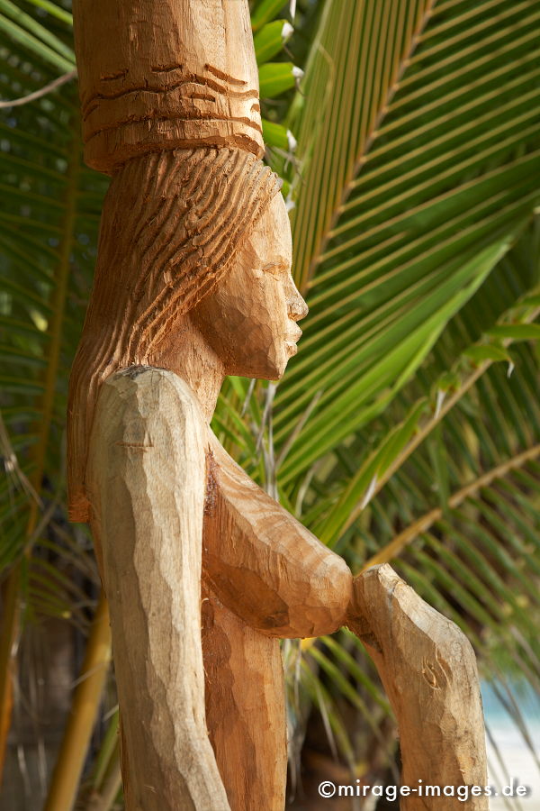 Pride
Toamasina
Schlüsselwörter: beißen, Schmerz, stolz, ethnisch, Skulptur, Holz, schnitzen, selbstbewußt, aufrecht, Mythologie, Naturreligion, Schönheit, Harmonie, edel, erotik, Sinnlichkeit, Sexualität, irritierend, Anmut, Pracht, Grazie, Natur, natürlich, geschnitz, Ebenmaß,