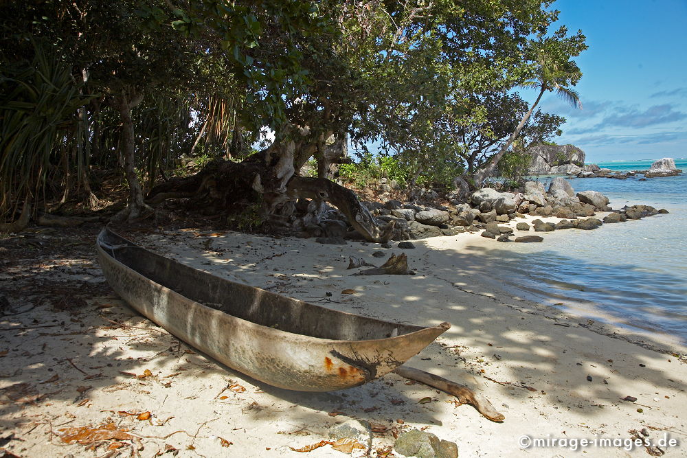 L´ile aux Nattes
Schlüsselwörter: Boot, Schiff, Wasser, Meer, blau, Sand, Sonne, Strand