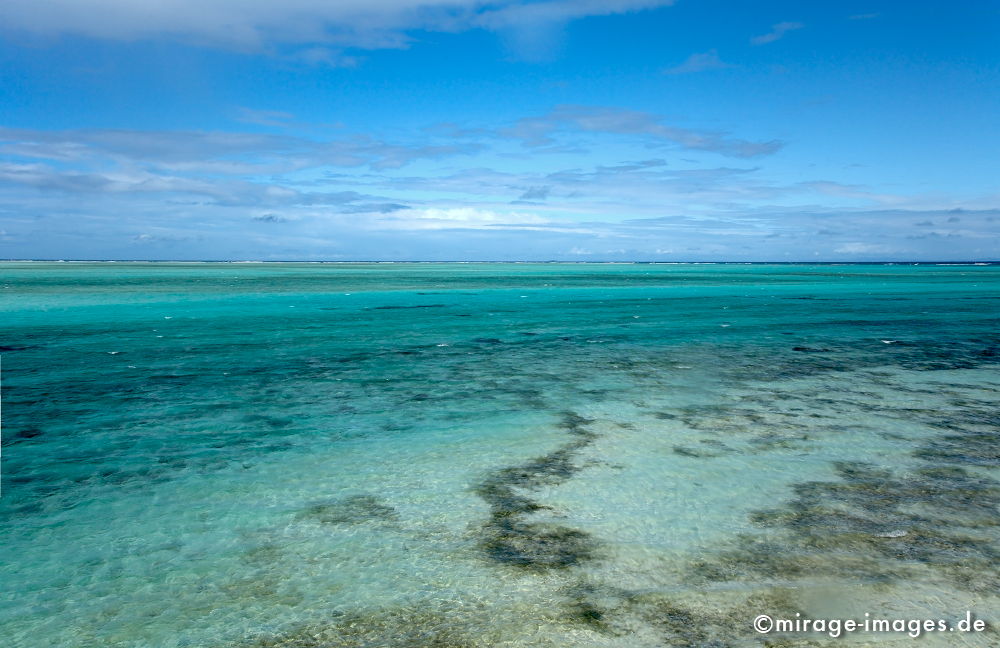 Atoll
L´ile aux Nattes
Schlüsselwörter: Afrika, afrikanisch, Insel, exotisch, tropisch, Armut, Tropen, 3. Welt, Niedriglohn, Indischer Ozean, achte Kontinent, Gewürzinsel, Entwicklungsland, Naturwunder, Meer, Lagune, türkis, Wasser, Kolonialismus, Kolonie, Artenvielfalt,