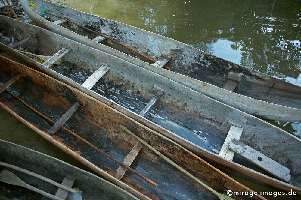 Pirogen
L´ile aux Nattes
Schlüsselwörter: Boote, Wasser, Holz,