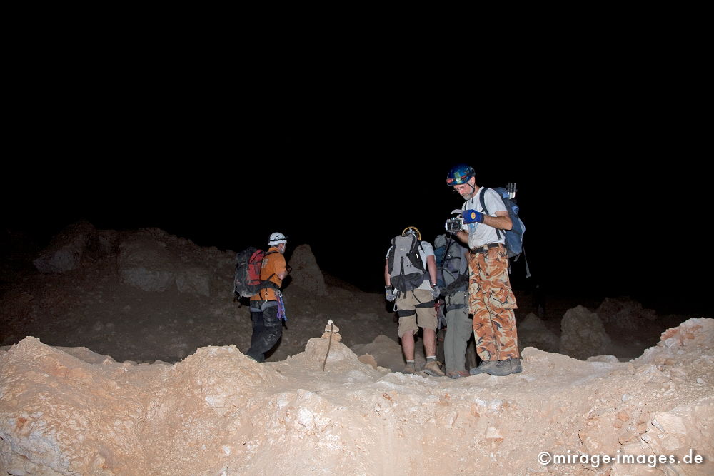 Khaf Thary
Schlüsselwörter: HÃ¶hle, Abenteuer, forschen, entdecken, unbekannt, abgelegen, dunkel, Stille, Felsen, unwirtlich, Gebirge, Berge, Canyon, Schlucht, klettern, 