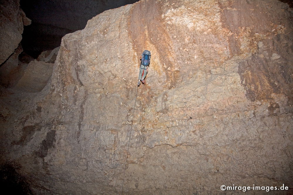 Ascension
Khaf Thary
Schlüsselwörter: HÃ¶hle, Abenteuer, forschen, klettern, entdecken, unbekannt, abgelegen, dunkel, Stille, Felsen, unwirtlich, Gebirge, Berg