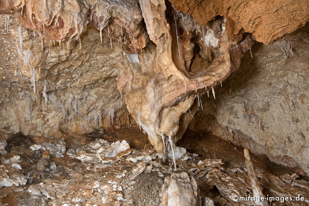 Natureart
Khaf Thary
Schlüsselwörter: HÃ¶hle, Abenteuer, forschen, entdecken, unbekannt, abgelegen, dunkel, Stille, Felsen, unwirtlich, Gebirge, Berge, Canyon, Schlucht, klettern, Stalagmiten, Stalaktiten, Natur, surreal, Geologie, 