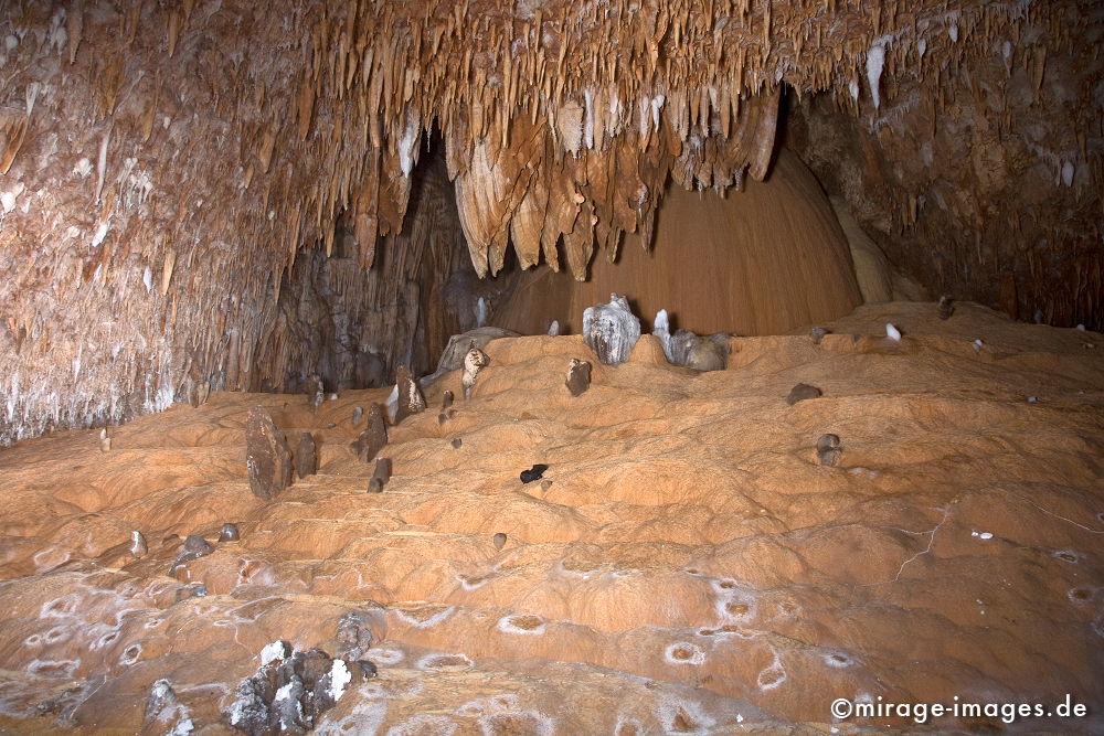 Living Cave
Khaf Thary
Schlüsselwörter: HÃ¶hle, Abenteuer, forschen, entdecken, unbekannt, abgelegen, dunkel, Stille, Felsen, unwirtlich, Gebirge, Berge, Canyon, Schlucht, klettern, Stalagmiten, Stalaktiten, Natur, 