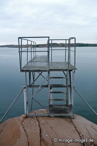 diving  board
VÃ¤stra GÃ¶talands lÃ¤n
Schlüsselwörter: Sprungbrett, Einsamkeit, verlassen, Wasser, SchÃ¤ren,