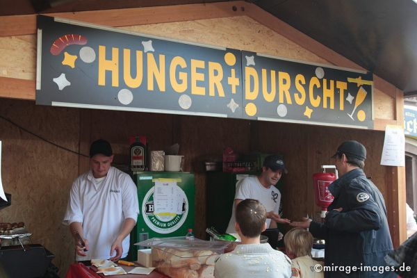 Hunger & Durscht
Schlüsselwörter: Fasnacht, Larve, Masken, Cliquen, Sujet, Thema, CortÃ¨ges, Guggenmusik, Brauch, Tradition, Umzug, UmzÃ¼ge, Humor, Musik, Comic, Imbiss, Verzehr, 