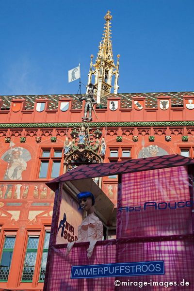 Ammerpuffstroos
Schlüsselwörter: Wagen, Sex, Puppe, Puff, aufblasbar, aufgeblasen, schlaff, rauchen, Zigarette, Rathaus, Fasnacht, Larve, Maske, Thema, CortÃ¨ges, Brauch, Tradition, Umzug, UmzÃ¼ge, Humor, Comic, 