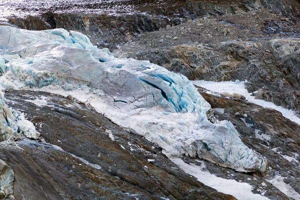 The Crocodile
Martigny
Schlüsselwörter: Gletscher blau tÃ¼rkis weiss abstrakt Klimawandel GedÃ¤chtnis malerisch Metamorphose SÃ¼sswasser vereist eisig Eis gefroren Winter Frost KÃ¤lte Eleganz wild romantisch rauh malerisch Natur geschÃ¼tzt bizarr Zauber natÃ¼rlich sauber unverfÃ¤lscht spektakul