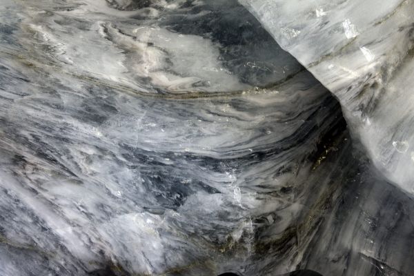 Ice Painting
LÃ¶tschental
Schlüsselwörter: Gletscher HÃ¶hle EishÃ¶hle Wasser Traum weiss abstrakt Form Textur Struktur GemÃ¤lde Klimawandel Temperatur Relief Metamorphose  SÃ¼sswasser vereist eisig Eis gefroren Winter Frost KÃ¤lte kalt frieren malerisch surreal fantastisch Harmonie Bewegung Skulpt