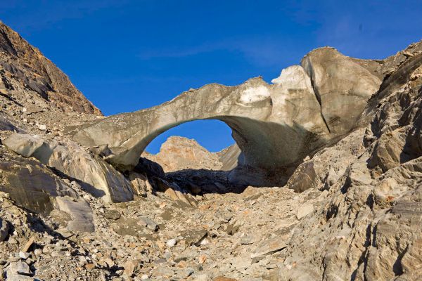 Climate Change
LÃ¶tschental
Schlüsselwörter: Felsen Geologie BrÃ¼cke Bogen EndmorÃ¤nenlandschaft Gletscher EishÃ¶hle abstrakt Form Textur Struktur GemÃ¤lde Klimawandel Temperatur SÃ¼sswasser ErwÃ¤rmung Eis gefroren Winter Frost KÃ¤lte kalt frieren Steine wild Sonne rauh GedÃ¤chtnis Natur 