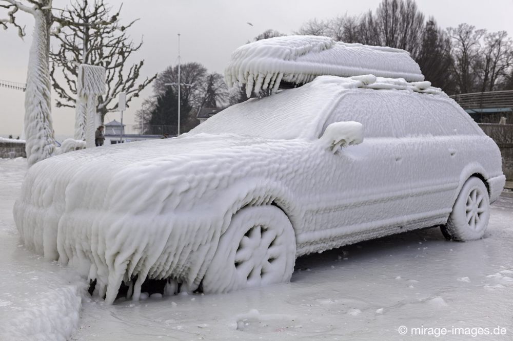Bad Luck
Versoix Lac Léman
Schlüsselwörter: Zuckerguss Glatteis Eis vereist arktisch Winter Kälte sibirisch Frost Skulptur Auto malerisch pittoresk bizarr surrealistisch selten unbrauchbar Attraktion extrem eingepackt hilflos Fahrzeug Kunstwerk unbeweglich Ruhe friedlich Schönheit Zauber Spektake