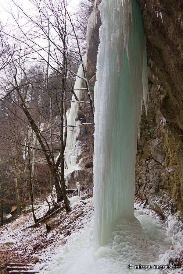 Gorges de l'Areuse
Val de Travers
Schlüsselwörter: Eis Eiszapfen Wasser Schnee Winter KÃ¤lte weiss kalt Fels Steine wild Wildnis romantisch rauh ungezÃ¤hmt Natur natÃ¼rlich Frost gefroren Jahreszeit Skulptur Elemente SchÃ¶nheit Stillstand Pracht Zauber verzaubert Magie magisch bizarr Harmonie bewegungslos