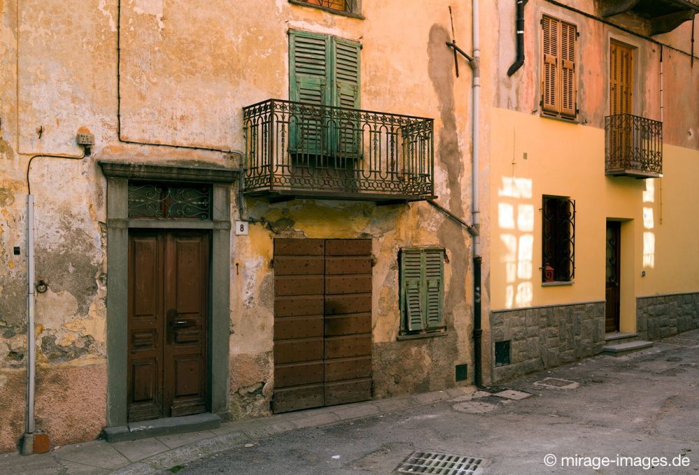Charming
Provence-Alpes-Cte dAzur
Schlüsselwörter: Farbe Abend Stimmung Atmosphäre Kleinstadt Fassade abbröckeln Charme Licht warm französisch ungepflegt charmant romantisch dreckig Gasse malerisch entspannt Charakter