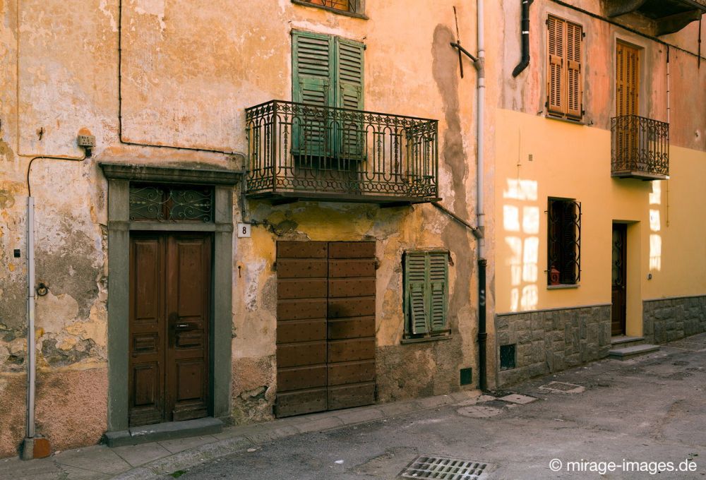 Charming
Provence-Alpes-Côte d’Azur
Schlüsselwörter: Farbe Abend Stimmung AtmosphÃ¤re Kleinstadt Fassade abbrÃ¶ckeln Charme Licht warm franzÃ¶sisch ungepflegt charmant romantisch dreckig Gasse malerisch entspannt Charakter