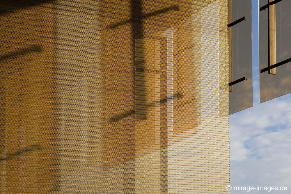 Europäischer Gerichtshof - Cour de justice de l'Union européenne EuGH
Kirchberg Luxemburg
Schlüsselwörter: repräsentativ Prestige Architektur Treppe geschwungen Eisen Stahl Durchsicht Transparenz Justiz Sichtblenden Säulen Pfeiler Durchgang Amt Recht Rechtssprechung Staatsorgan Staatsgewalt Judikative EU Verwaltung gold modern 