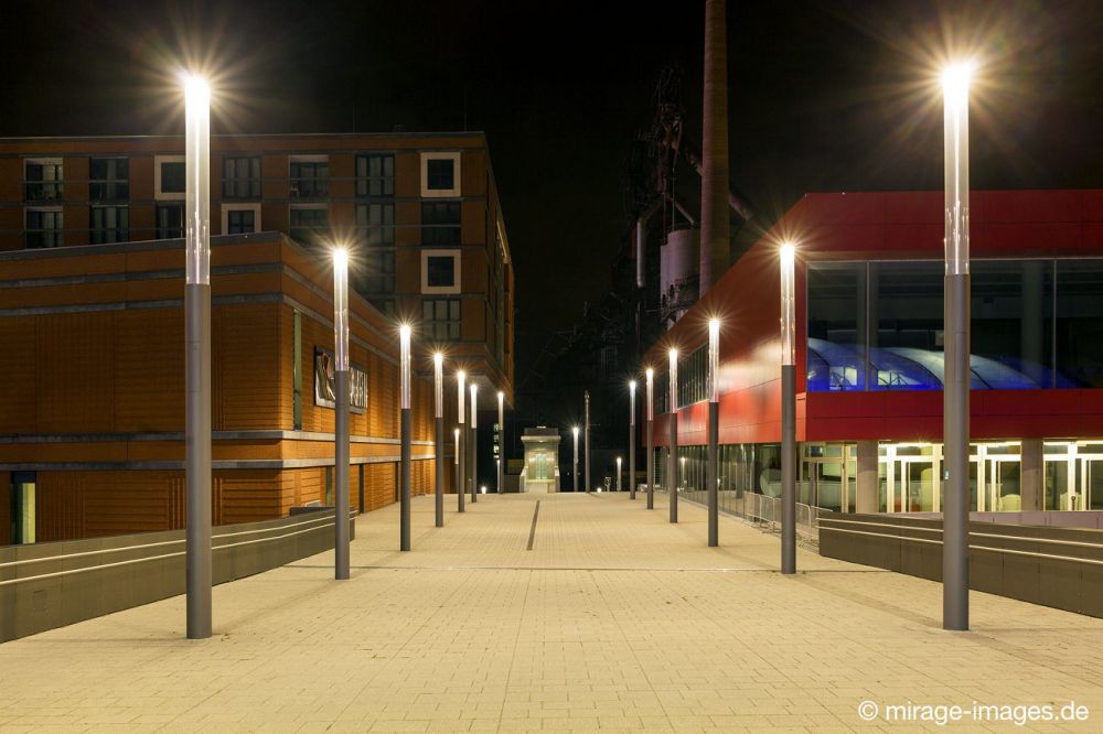 Gare Belval UniversitÃ©
Esch-sur-Alzette
Schlüsselwörter: Architektur nachts Einkaufsstrasse Bahnhof erleuchtet Licht Strassenbeleuchtung einsam menschenleer modern farbig groÃŸzÃ¼gig hell BrÃ¼cke Aufzug symmetrisch gradlinig klar Kunstlicht Prestige Stadtentwicklung 