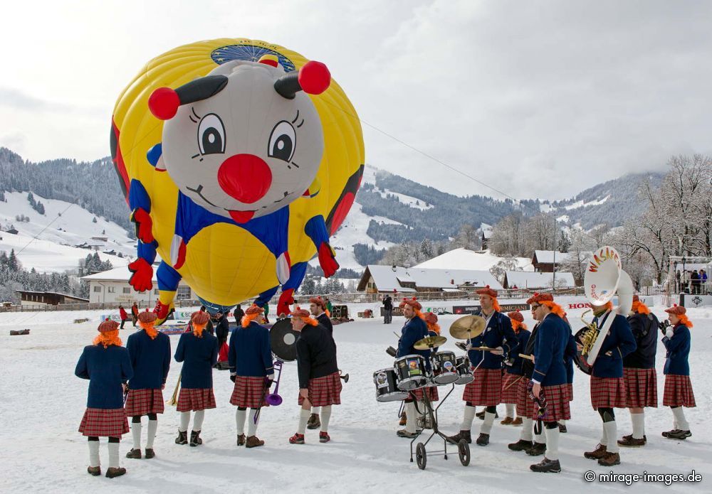 35. international Balloon Festival - Hot air balloon of Nicolas Le Franc (F) Gugge music
Château-d’Œx
