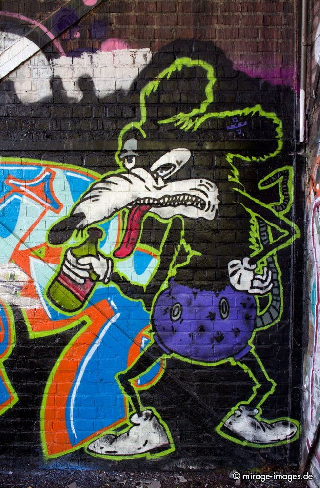 Angry Mouse
Dortmund
Schlüsselwörter: Fantasie, bunt, schrill, Kunst, farbig, wild, comic, Bilder, Zeichen, Schriften, Wand, Ã¶ffentlicher Raum, anonym, illegal, Grauzone, SprÃ¼hdosen, Farbe, Sprayer, sprÃ¼hen, Vandalismus, Strassenkunst, Kultur, Gegenkultur, KreativitÃ¤t, kreativ, urban,