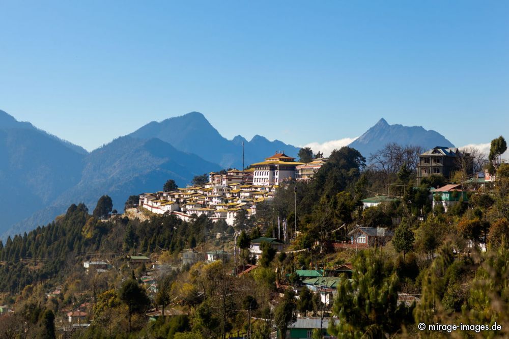 Galden Namgey Lhatse
Tawang
Schlüsselwörter: Buddhismus Glauben Religion Kloster Dalai Lama tibetisch Lama Sakyamuni Gompa heilig Heiligtum Schönheit Natur Berg Mahayana Architektur Himmel blau Berge erhaben majestätisch romantisch geweiht buddhistisch Zufluchtsort