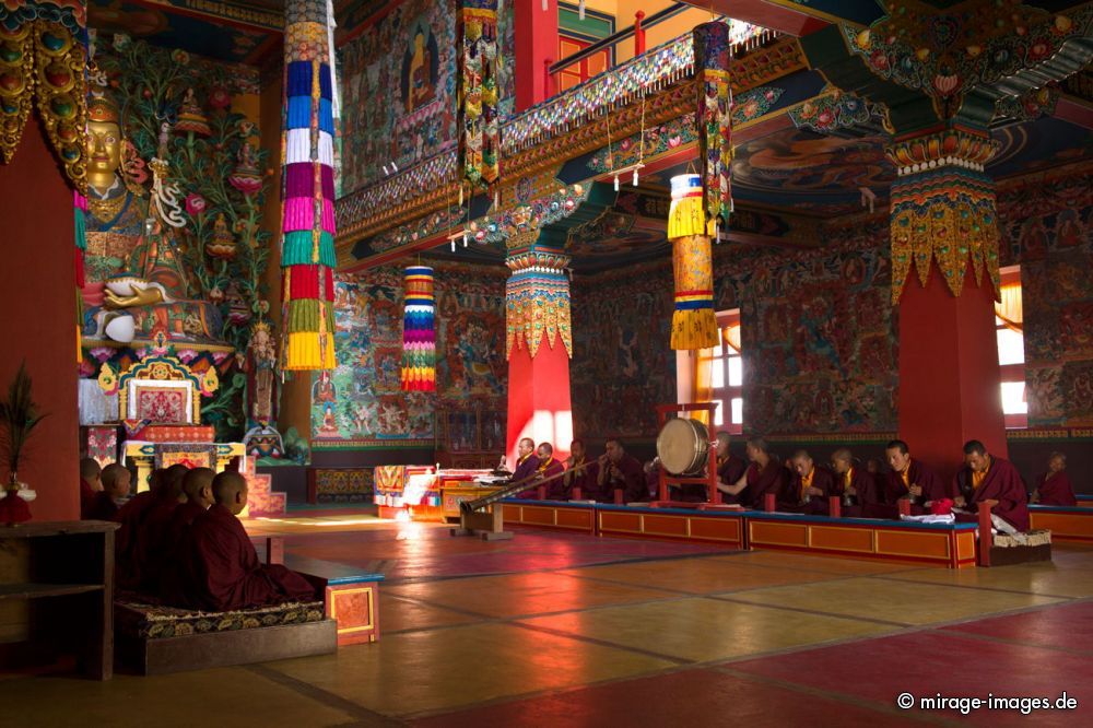 Tibetan Ceremony
Khinmey Nyingma Monastery Tawang
Schlüsselwörter: Buddhismus tibetisch Sakyamuni Gompa heilig Heiligtum SchÃ¶nheit Mahayana erhaben Sprechgesang innen buddhistisch Zeremonie farbig schÃ¶n erhaben Ritual Verehrung gÃ¶ttlich Praxis Leere Illusion Klang vibrieren IntensitÃ¤t intensiv Tiefe Gesang kraftvoll