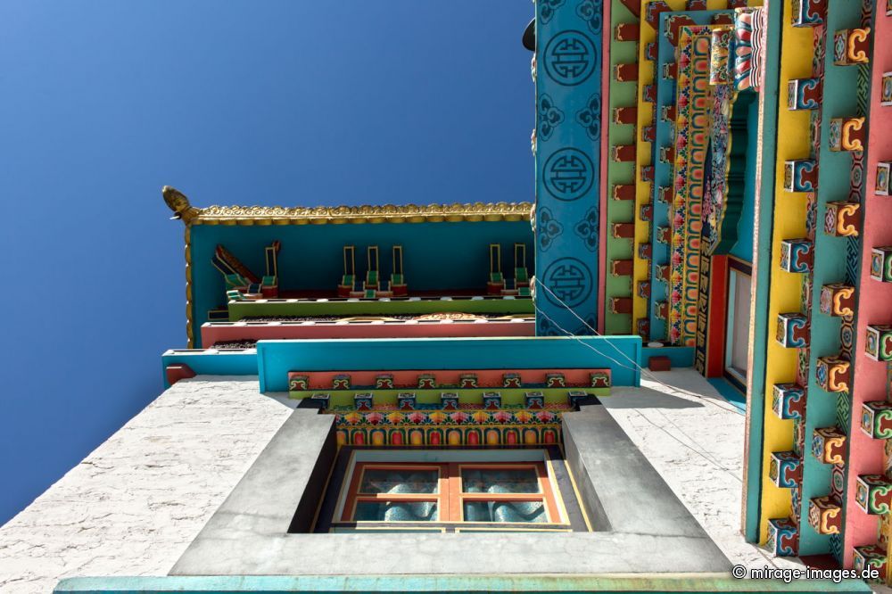 Khinmey Nyingma Monastery 
Tawang
Schlüsselwörter: Buddhismus Glauben Religion Kloster tibetisch Lama Himmel Sakyamuni Gompa heilig Heiligtum Schönheit Natur Mahayana Architektur blau erhaben majestätisch romantisch geweiht buddhistisch Zufluchtsort