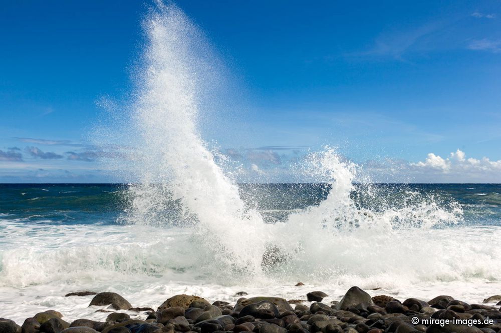 Splash!
Grand Bay
Schlüsselwörter: Meer, Sonne, Wellen, brechen spritzen, Gischt, Wasser, Ozean, Himmel, blau, Ufer, Fontäne,