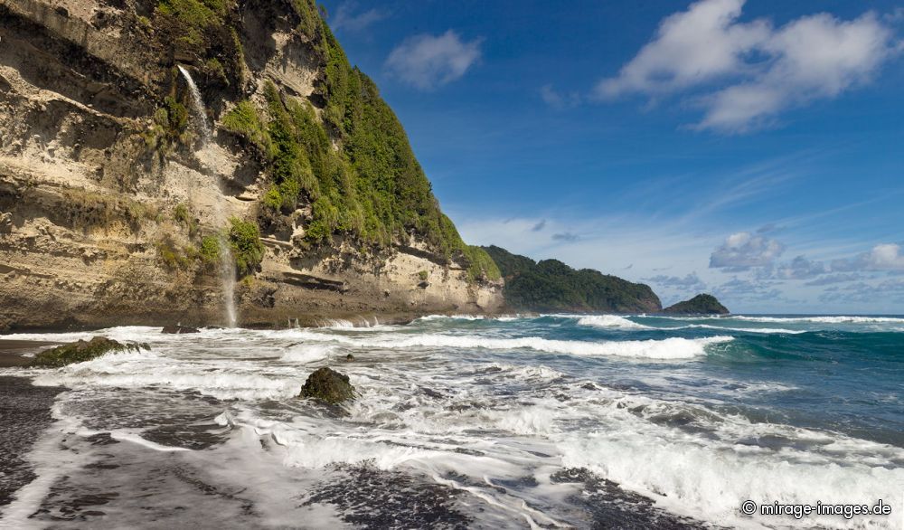 Wavin Cyrique
Schlüsselwörter: Wasserfall, Meer, Vegetation, dicht, Wasser, Wellen, Ozean, Ã¶kologisch, fliessen, fruchtbar, idyllisch, Leben, Harmonie, weich, wuchern, klettern, Abenteuer, Zauber, Magie, malerisch, natÃ¼rlich, SchÃ¶nheit, frisch, empfindlich, einsam, menschenleer, ges