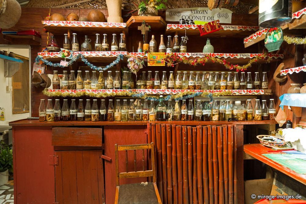  Rudis Rum Bar 
Castle Bruce
Schlüsselwörter: Alkohol, lokal, trinken, Bar, Auswahl,
