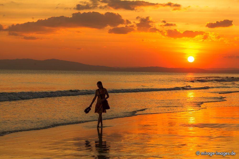 Sunset at Radhnagar Beach
Havelock Island
Schlüsselwörter: Insel Strand blau Meer Himmel Erholung Entspannung Romantik romantisch Einsamkeit Ruhe Sonne Wärme warm tropisch Licht Klischee Leben Lebensqualität baden schwimmen Traum Freizeit Sand Küste menschenleer Saison Landschaft Paradies ruhig paradiesisch