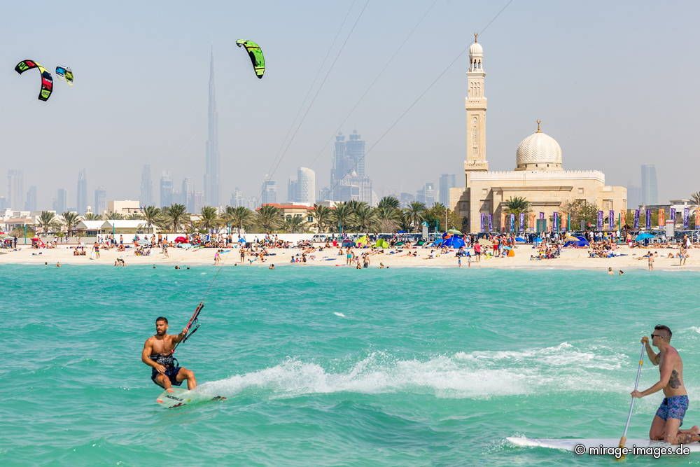 Kite Surfer and Standup Paddler
Jumeirah Kite Beach
Schlüsselwörter: international GeschÃ¤ft Geldanlage Investment Investition Globalisierung Investor Konsum Tourismus GrÃ¶ÃŸenwahn Arabien Mittlerer Osten Wohlstand Ãœberfluss Geld Kapitalismus WÃ¼ste Reise reisen exotisch bombastisch Wachstum Marktwirtschaft Ã–konomie Metr