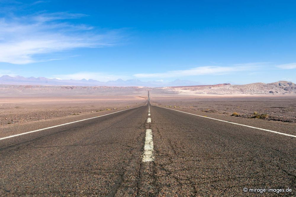Route 23
San Pedro de Atacama
Schlüsselwörter: spärlich Landschaft Geologie karg Schönheit Erosion Felsen karg malerisch Gebirge Sonne Salz Weite Naturschönheit Wüste Ruhe Klima Sand Trockenheit Einsamkeit Leere Stille Naturschutz geschützt trocken entlegen Natur archaisch menschenleer ursprüngl
