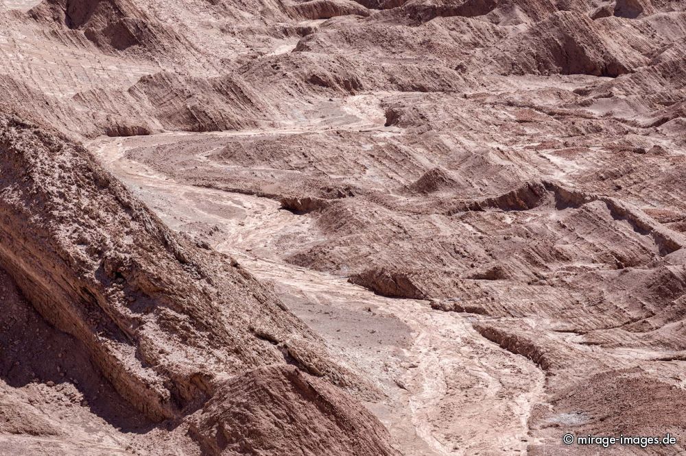 Valle de la Muerte 
San Pedro de Atacama
Schlüsselwörter: spärlich Landschaft Geologie karg Schönheit Erosion Felsen karg malerisch Gebirge Sonne Salz Weite Naturschönheit Wüste Ruhe Klima Sand Trockenheit Einsamkeit Leere Stille Naturschutz geschützt trocken entlegen Natur archaisch menschenleer ursprüngl