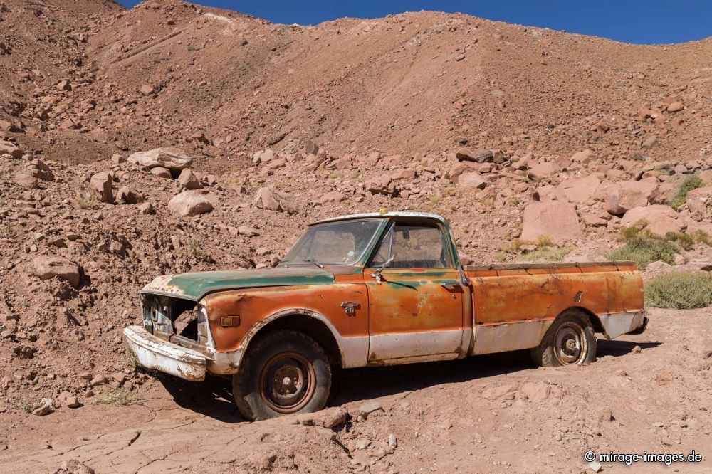 Wrecked Car
Rio Grande
Schlüsselwörter: Fahrzeug Auto alt ausgedient verlassen Schrott erdfarben Zivilisation MÃ¼ll Pickup WÃ¼ste dÃ¼rr Einsamkeit Licht Felsen Umweltverschmutzung gedankenlos malerisch menschenleer Natur trocken cars1 Trockenheit abseits