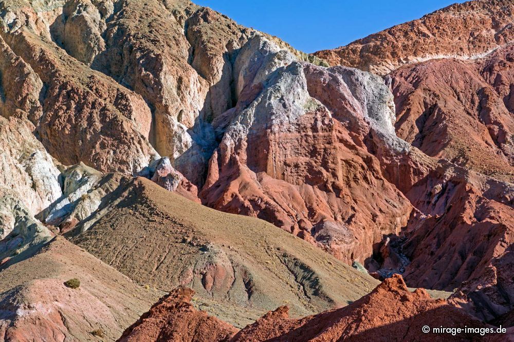  Rainbow Valley
Valle del Arcoiris
Schlüsselwörter: archaisch arid bizarr bunt dÃ¼rr Einsamkeit entlegen Felsen Erosion farbig fantastisch eindrucksvoll Freiheit Geologie geschÃ¼tzt grÃ¼n karg Sonne Landschaft Leere malerisch Mineralien Natur natÃ¼rlich NaturschÃ¶nheit WÃ¼ste rein rot Ruhe SchÃ¶nheit wasse