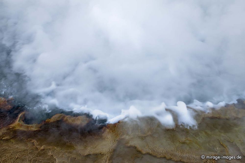 Entrance to Hell
Geysers del Tatio
Schlüsselwörter: Fumarole Blasen malerisch Ã–kosystem extrem Umwelt zerbrechlich fragil Geysir Hitze heiss Wasser Hochebene Nebel Dampf morgens Naturschutzgebiet Rauch Schwefel entlegen bizarr Phantasie Wind wild geschÃ¼tzt Landschaft sprudelnd Geologie karg SchÃ¶nheit