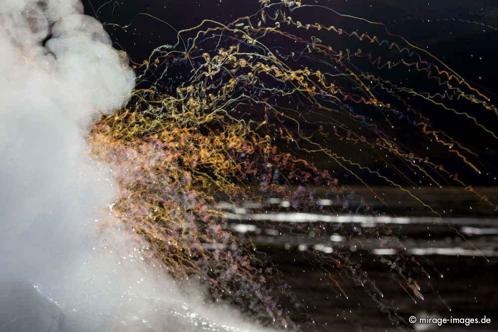 Rainbow splash
Geysers del Tatio
Schlüsselwörter: Fumarole Spritze malerisch Ökosystem extrem Umwelt zerbrechlich fragil Geysir Hitze heiss Wasser Hochebene kochen Naturschutzgebiet Dampf Schwefel entlegen bizarr farbig Wind wild geschützt Landschaft sprudelnd Geologie karg Schönheit Fantsie