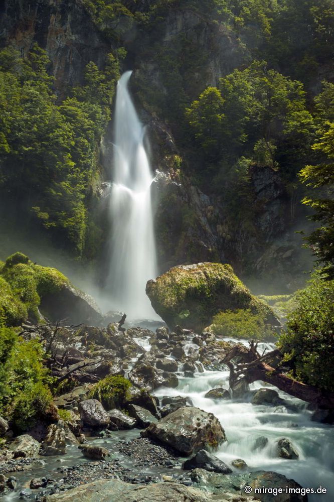 Cascade
Parc National Laguna San Rafael
Schlüsselwörter: Welle Fluss Wasser Wasserfall Kaskade SchÃ¶nheit wild weich Natur natÃ¼rlich sauber romantisch ursprÃ¼nglich Harmonie kalt entspannend sensibel kraftvoll Umwelt Umweltverschmutzung fliessen Ruhe Meditation Entspannung frisch malerisch