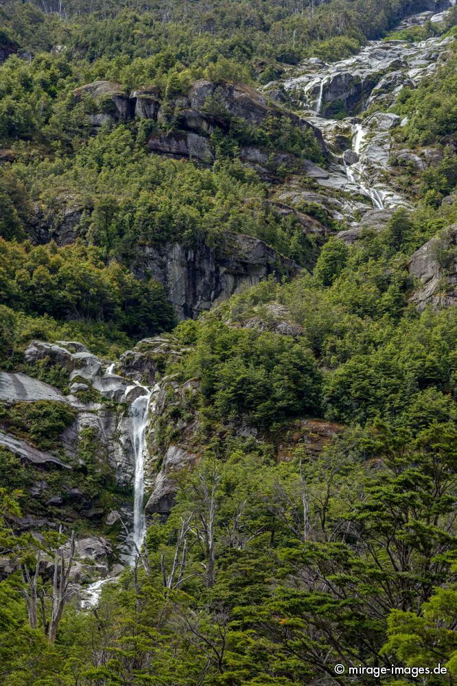 Cascade
Parc National Laguna San Rafael
Schlüsselwörter: Welle Fluss Wasser Wasserfall Kaskade SchÃ¶nheit wild weich Natur natÃ¼rlich sauber romantisch ursprÃ¼nglich Harmonie kalt entspannend sensibel kraftvoll Umwelt Umweltverschmutzung fliessen Ruhe Meditation Entspannung frisch malerisch