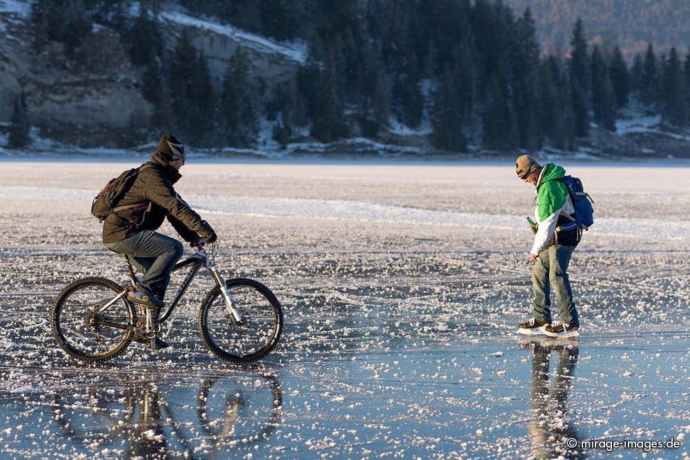 Biking on Lac de Joux
VallÃ©e de Joux
Schlüsselwörter: winter1