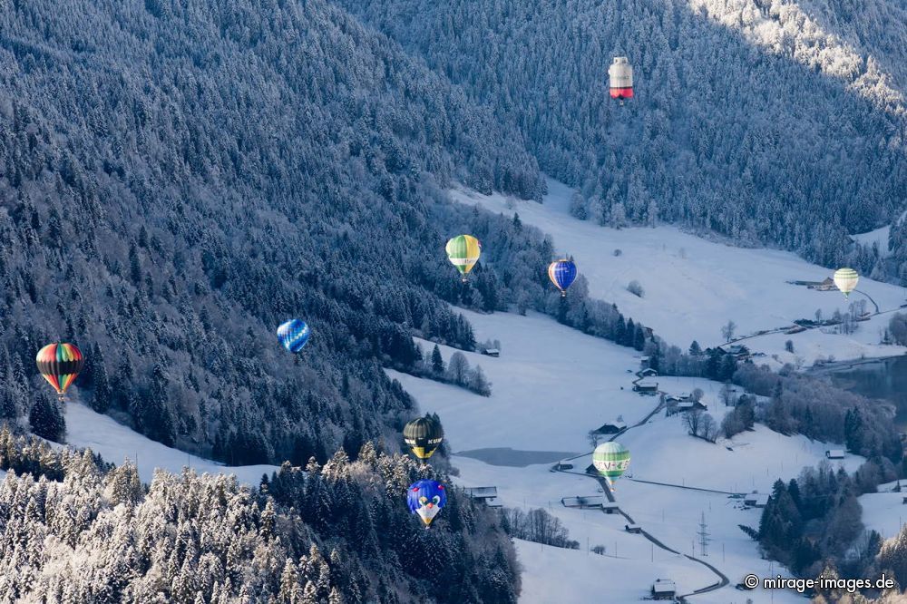 40th International Hot Air Balloon Festival - balloons are flying in the blue sky over the swiss mountain scenery
Château-d’Œx
