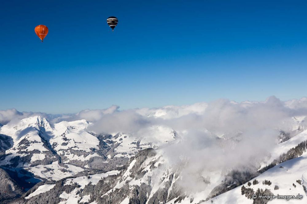 40th International Hot Air Balloon Festival - balloons are flying in the blue sky over the swiss mountain scenery
Château-d’Œx
