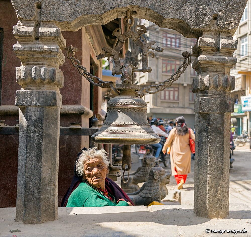 The old Woman and the Bell
