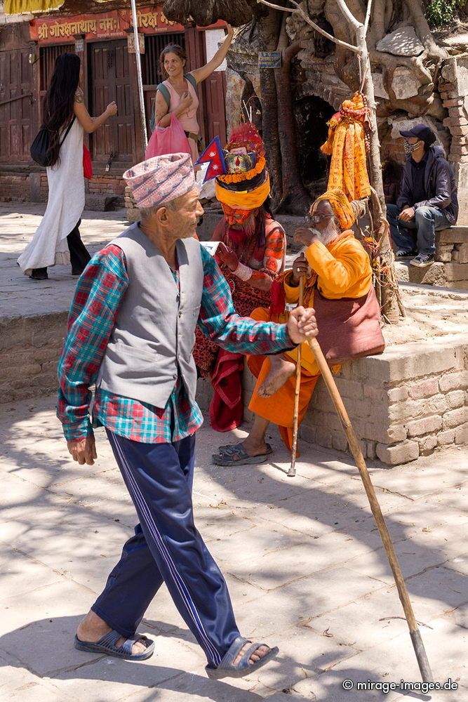 An old Guy, two Tourists and two Sadhus
Durbar Square

