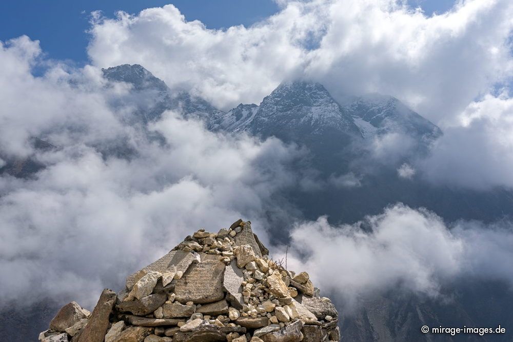 Mani Stones and shy Mountains 
Khumjung - Gokyo Lake Marg
