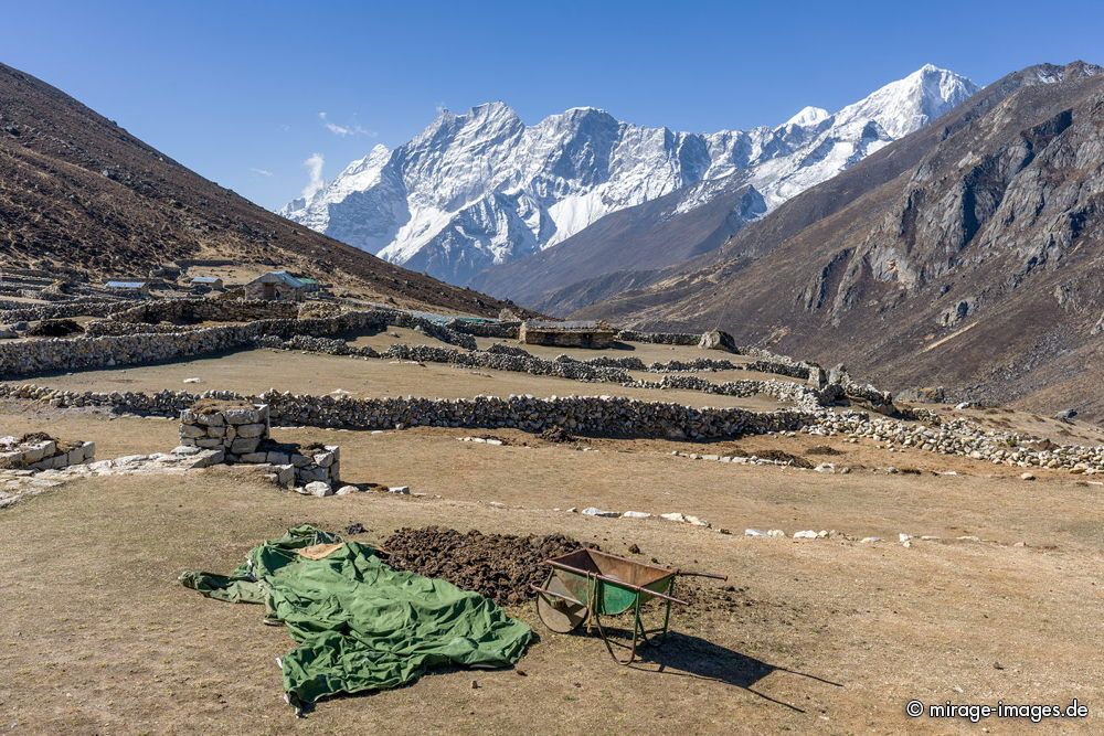 Yak Dung - drying for using as heating material
Lungden - Sagarmatha National Park
