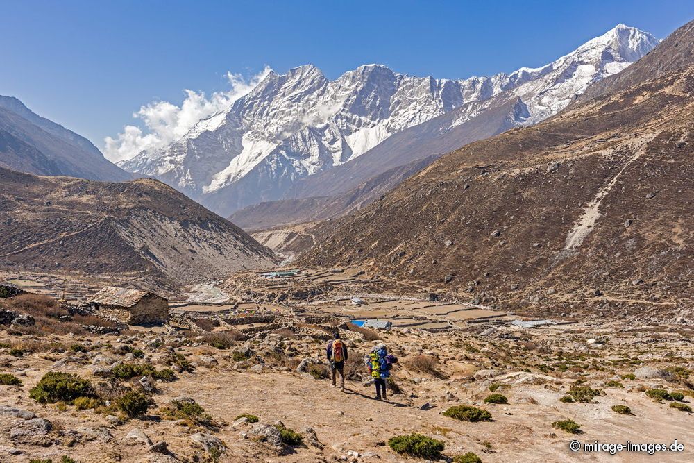 Valley of the Bothe Koshi Rivers
Dingjung - Sagarmatha National Park
