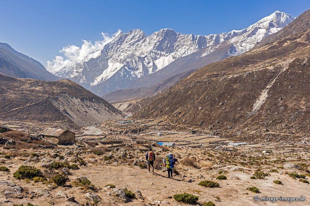 Valley of the Bothe Koshi Rivers
Dingjung - Sagarmatha National Park
