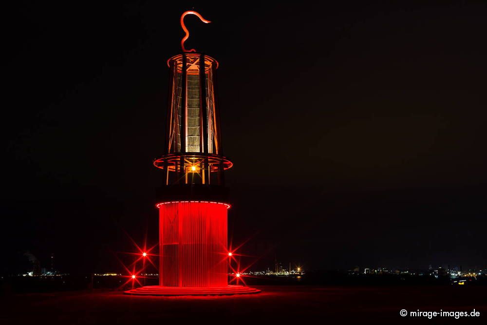 Das Geleucht (Grubenlampe) - Halde Rheinpreussen
Das Geleucht (Grubenlampe) auf der Halde Rheinpreussen
Schlüsselwörter: nachts nacht beleuchtet idyllisch Zauber Lichtkunst Kunst Stahlkonstruktion Szenerie Kunstlicht Licht Kulisse Design Ausblick luftig Höhe Aussichtsplattform Halde Abraumhalde rot zeitgenÃ¶ssisch Wahrzeichen Reminiszenz Errinnerung Bergbau Bergmann