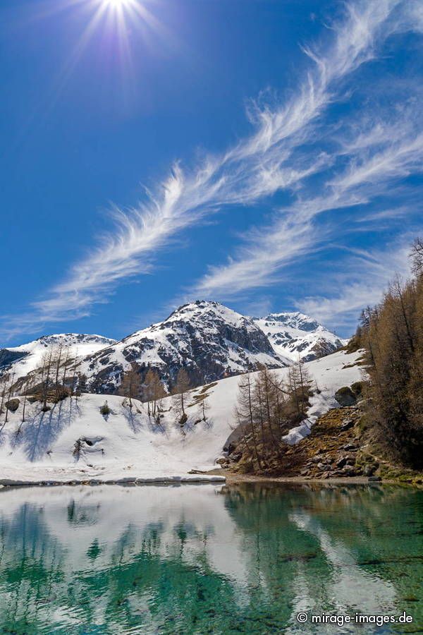 Lac Bleu
Val d’Hérens
Schlüsselwörter: Schönheit natürlich Postkarte See türkis blau Einsamkeit Himmel Hochgebirge Stille Wasser Romantik Idylle Berg Berge Tannen entrückt gefährdet Ökologie unwirklich Umwelt Wildnis unberührt frisch klar rau zerbrechlich empfindlich Reinheit Sauberkeit