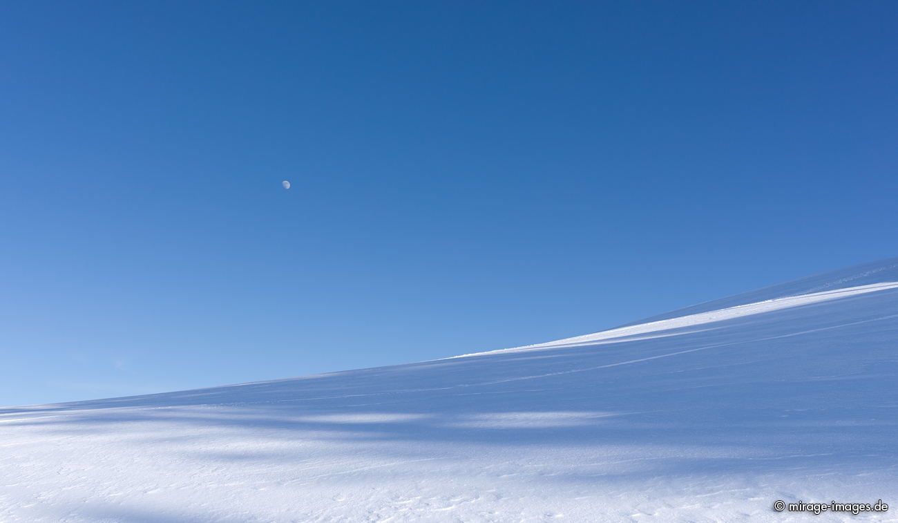 Moon, blue Sky and deep snow
Freiburger Voralpen - Gastlosen
Schlüsselwörter: winter1